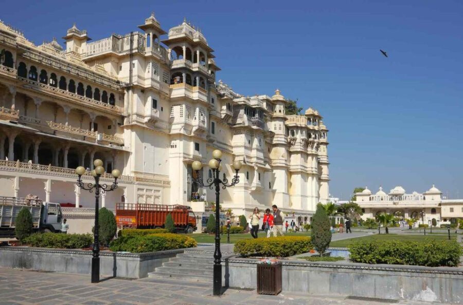 Udaipur: City Palace of Udaipur Tour With Guide