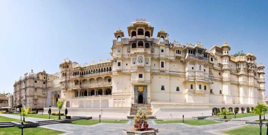 Udaipur: Palace of Udaipur & Jagdish Temple Walking Tour - Explore City Palace Attractions