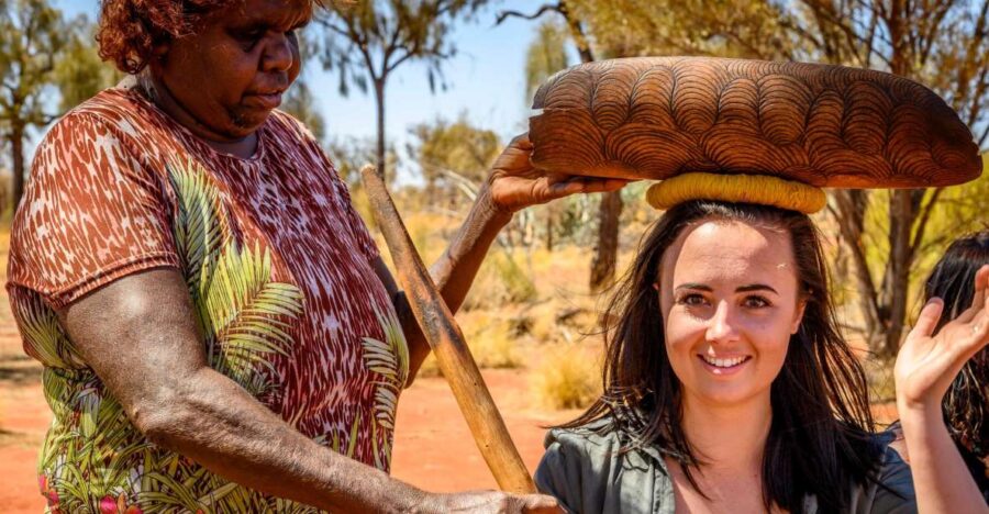 Uluru: Aboriginal Art & Culture Experience