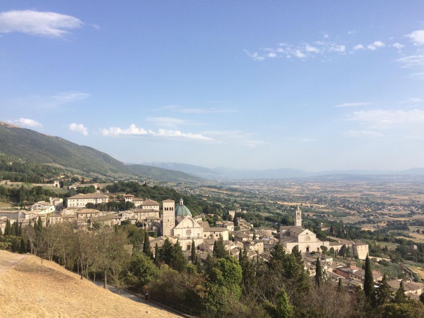 Umbria: Spello to Assisi Trekking on Mount Subasio + Lunch