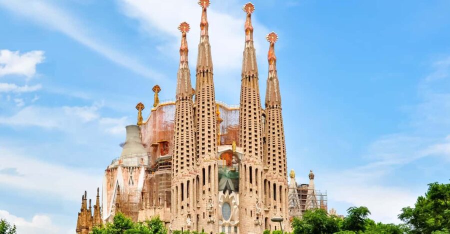 Uncover Sagrada Familia: Gaudí's Designs and Museum Exhibits - Tour Overview and Pricing
