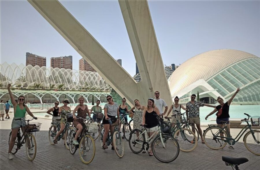 Valencia: 3-Hour Guided City Sightseeing & Beaches Bike Tour
