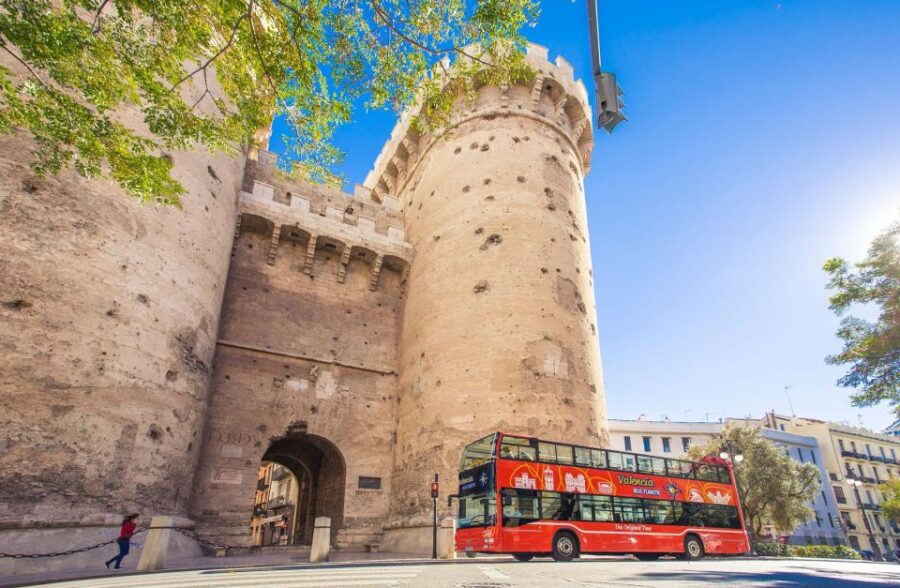 Valencia: 48-Hour HoHo Bus + Oceanographic + Science Museum