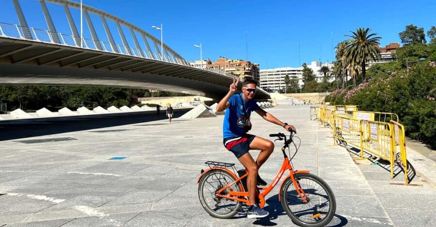 Valencia: Culture and History on a Guided E-Bike/Bike Tour