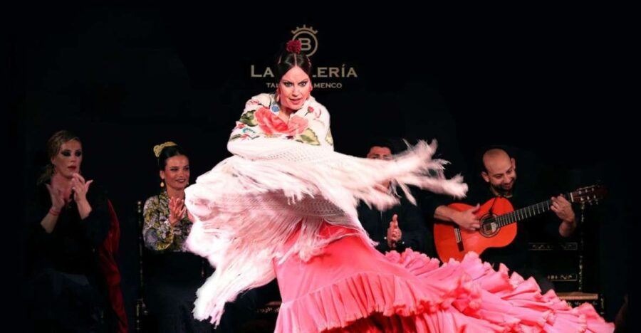 Valencia: Flamenco Show With Dinner at La Buleríia