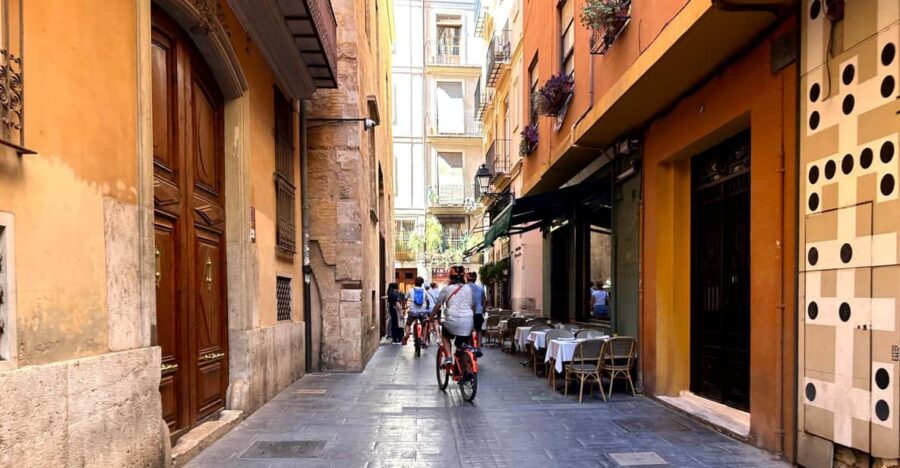 Valencia: Guided City Sightseeing Tour by Bike or E-Bike