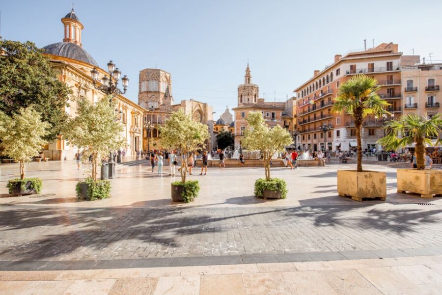 Valencia: Historic Center Audio-Guided Tour With Earphones