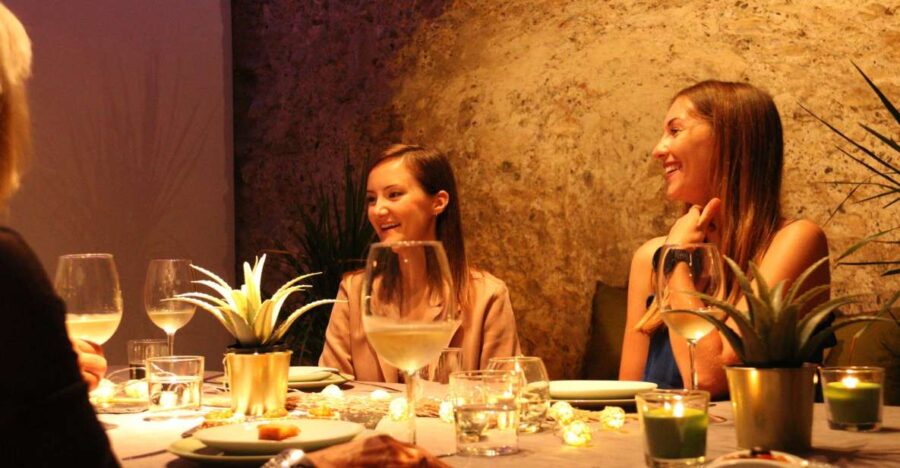 Valencia: Old Town Tour, Wine & Tapas in an 11th Century Monument