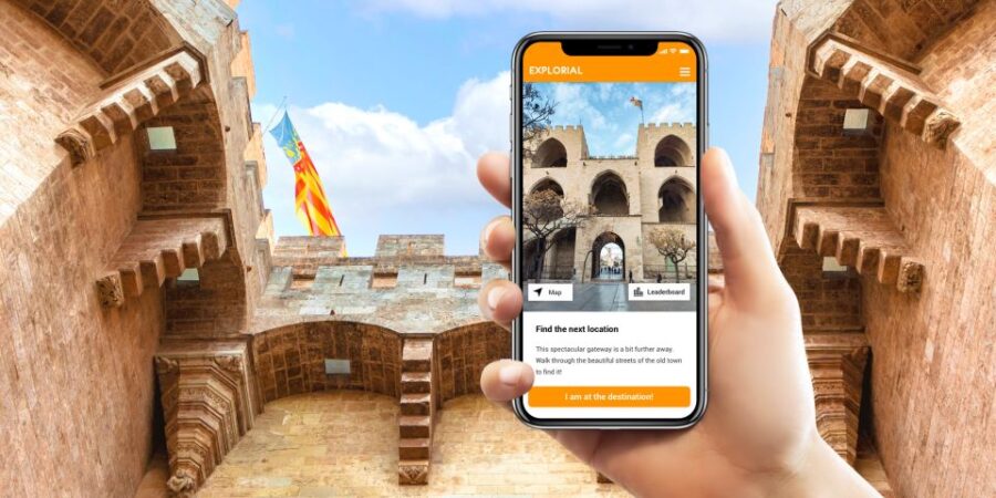 Valencia: Scavenger Hunt and Iconic Sights Self-Guided Tour
