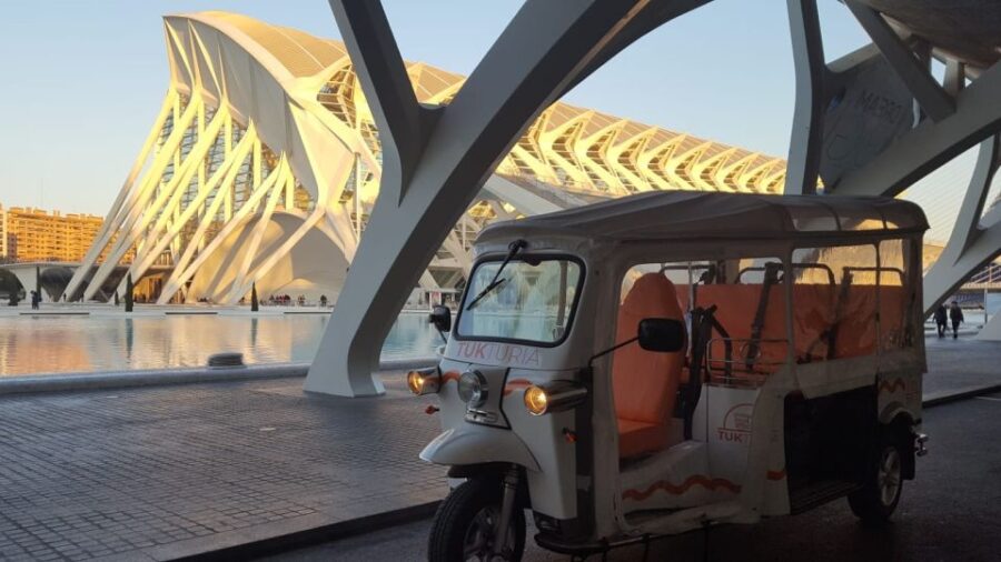 Valencia: Tuk Tuk Modern Tour