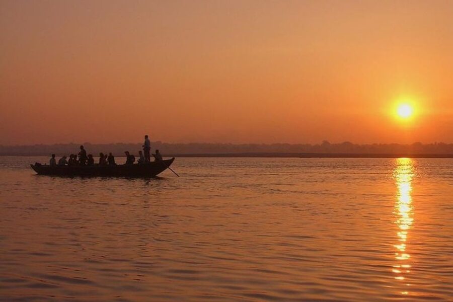 Varanasi: Evening Boat Ride and Ganga Aarti Experience