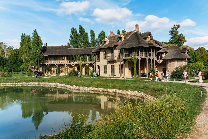 Versailles Palace Guided Tour With Gardens, Trianons & the Hamlet