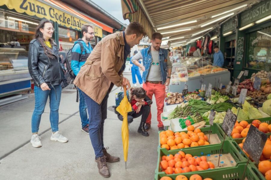 Vienna: Naschmarkt Guided Food Tour