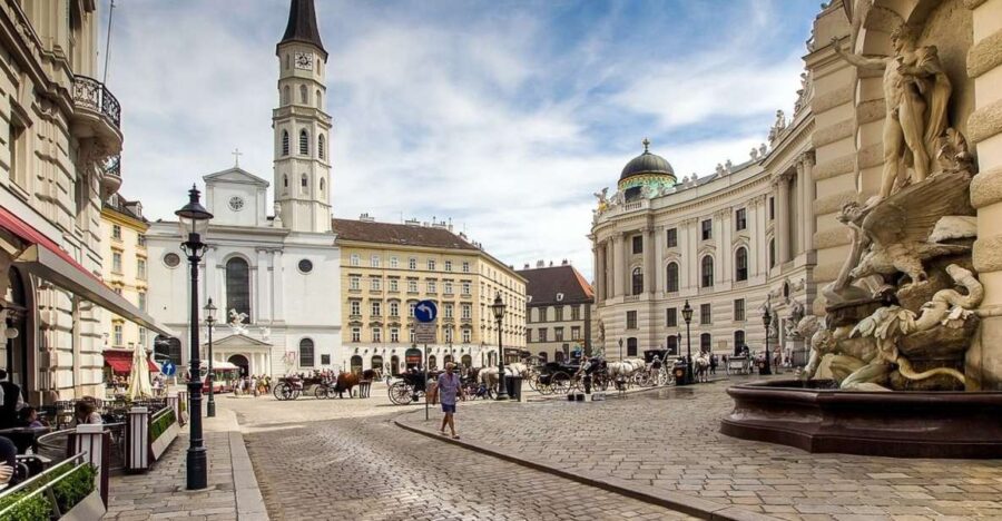 Vienna: Self-Guided Puzzle & Riddle Tour in the City Center