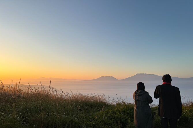 View the Sunrise and Sea of ​​Clouds Over the Aso Caldera - Picturesque Aso Caldera