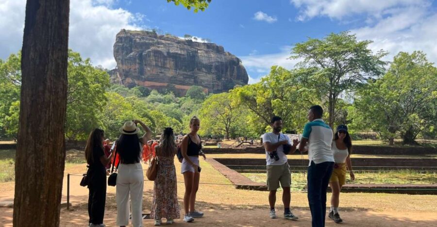 VIP All Inclusive Sigiriya Dambulla & National Park Tour