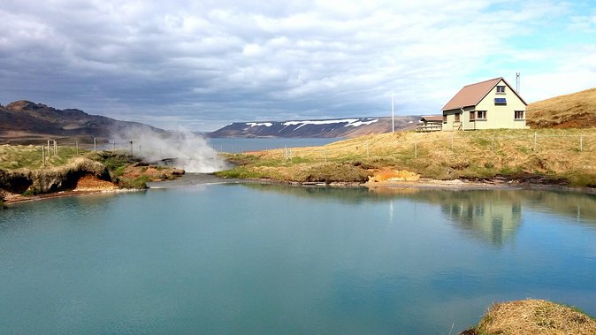 Visit the Volcanoes – Half Day Private Tour – up to 9 Passengers