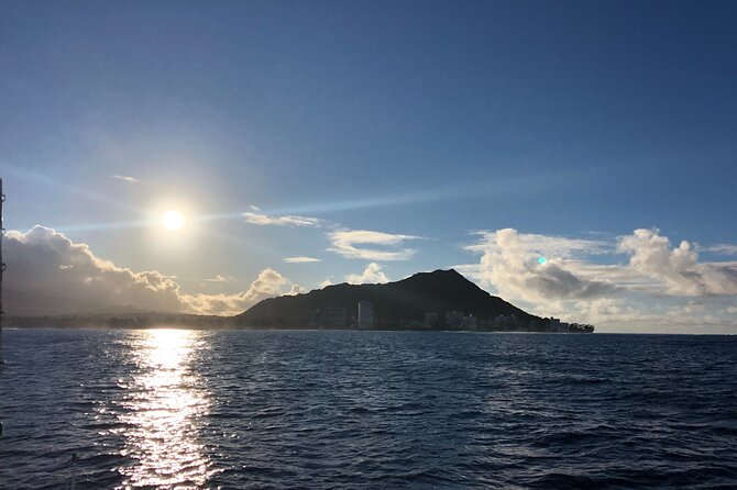 Waikiki Coast Sunrise Sailing Experience - Catamaran Amenities and Features