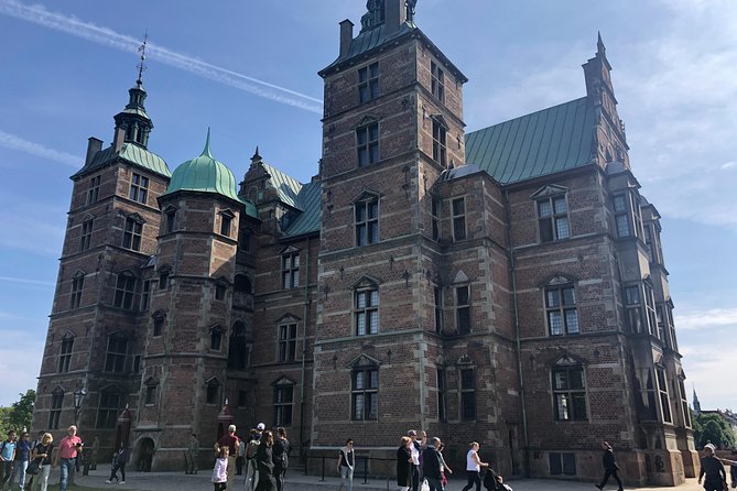 Walking Tour – Copenhagen Old Town & Tivoli Park Included