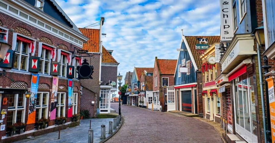 Walking Tour Volendam With Your Own Ai-Guide on Your Mobile