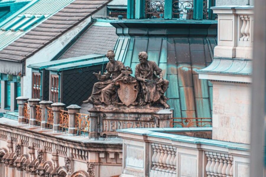 Wealth of Experiences – Hamburg Walking Tour