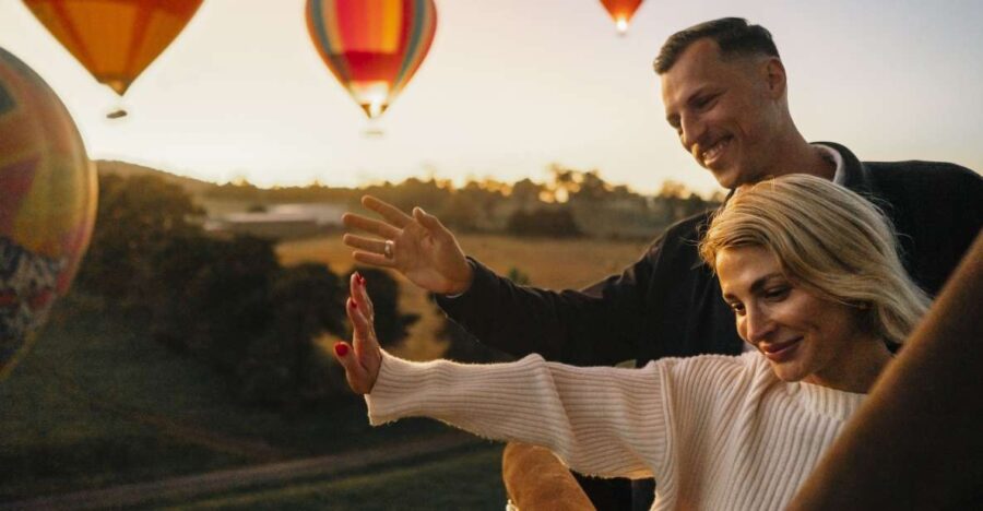 Yarra Valley: Hot Air Balloon Flight & Champagne Breakfast