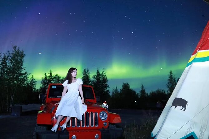 Yellowknife Aurora Viewing at Aurora Lodge + Aurora Hunting