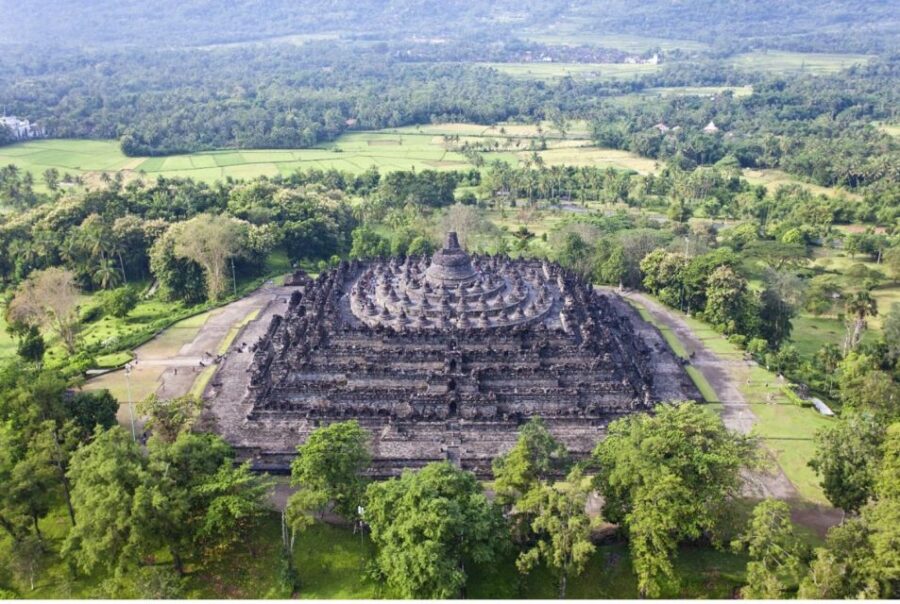 Yogyakarta: Borobudur and Prambanan Temple Tour With Climb