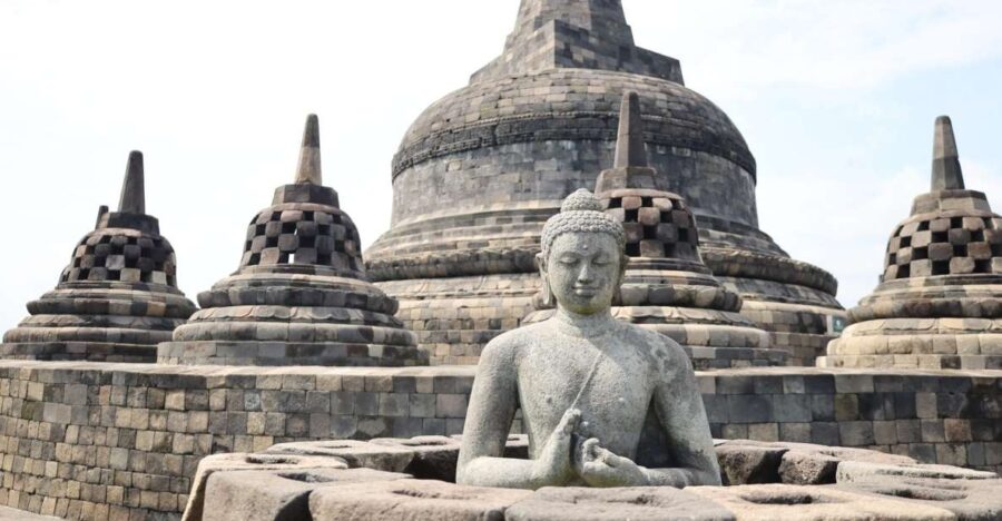 Yogyakarta: Borobudur Climb-up Guided Shared Tour