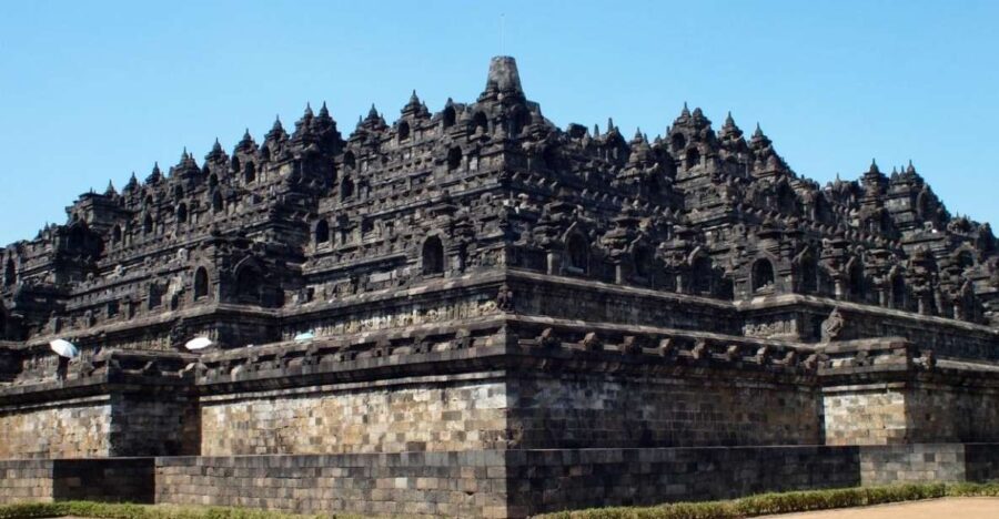 Yogyakarta: Breakfast at Borobudur & Prambanan Private Tour