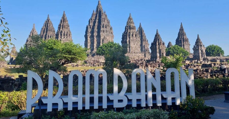 Yogyakarta: Prambanan Temple Morning Tour and Borobudur Tour