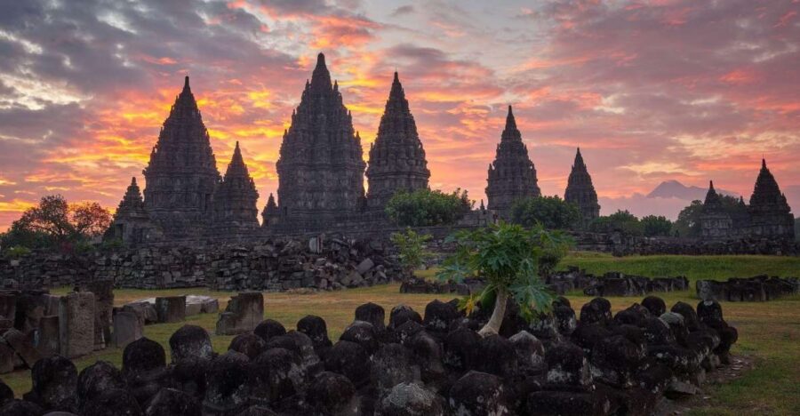 Yogyakarta : Prambanan Temple Sunset With Expert Local Guide - Overview of the Experience