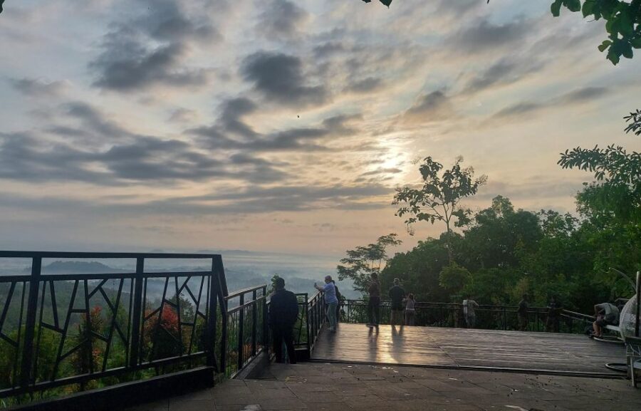 Yogyakarta: Sunrise at Borobudur Half-Day Trip With Pickup - Trip Overview