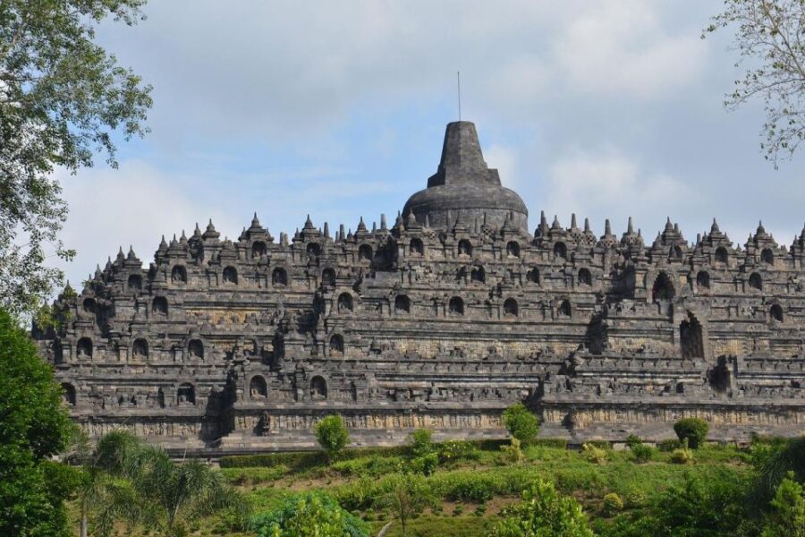 Yogyakarta:Sunrise at Setumbu, Tour of Mount Merapi & Temple