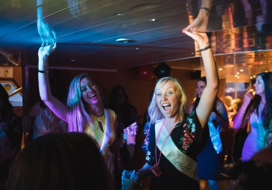 York: Party Cruise With Welcome Drink, Dinner, and DJ Music
