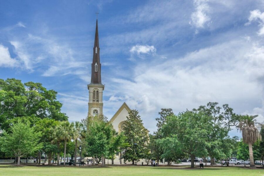 Yuletide Splendor: A Christmas Walking Tour in Charleston