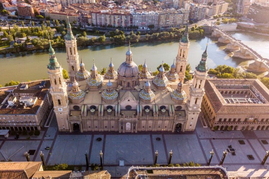 Zaragoza: First Discovery Walk and Reading Walking Tour