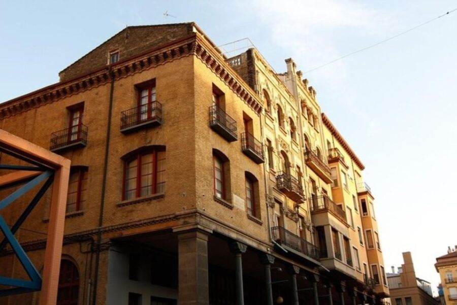 Zaragoza : Private Custom Walking Tour With a Local Guide