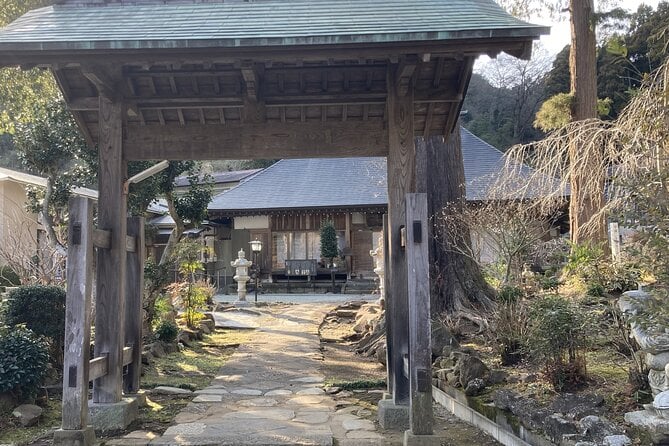 Zazen Meditation, Shojin Ryori, and Tea Ceremony in a Temple
