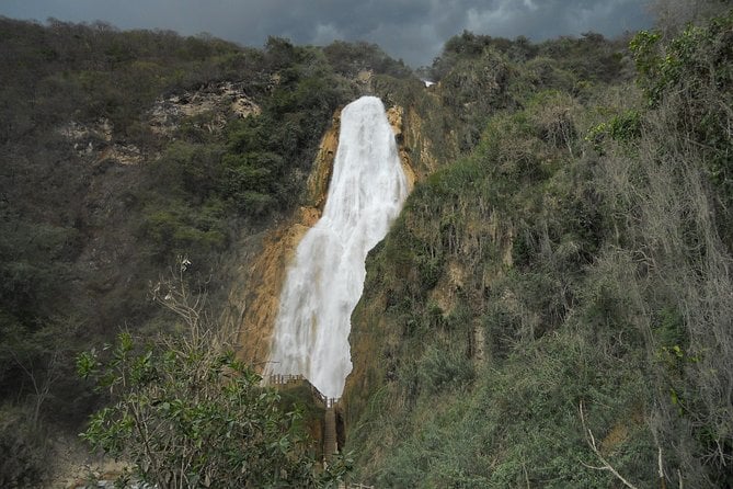 El Chiflon Waterfalls and Montebello Lakes Day Trip From Tuxtla Gutiérrez - Transportation and Logistics