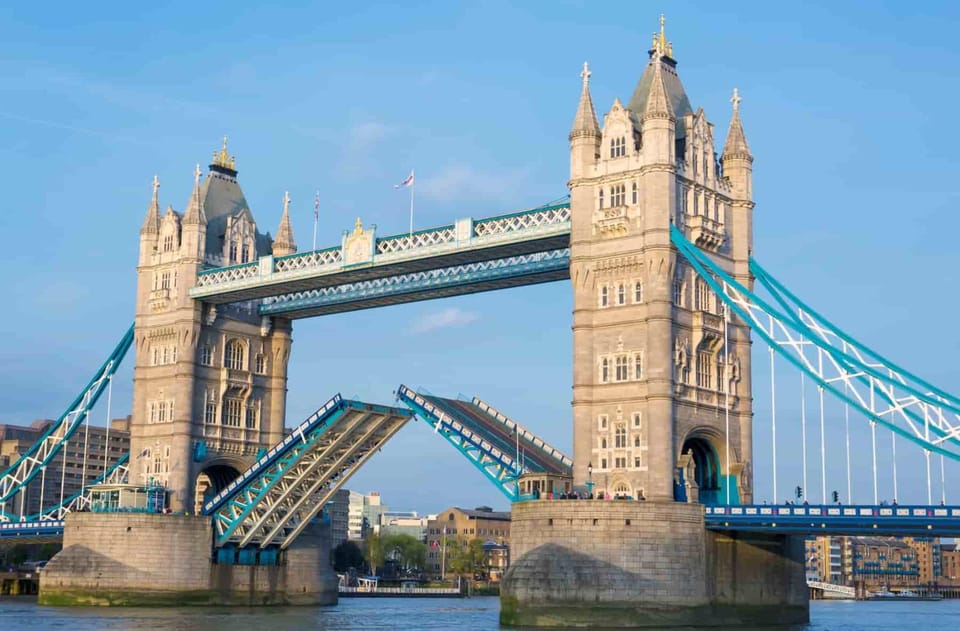 Private Round-trip Transfer: From Heathrow Airport ↔ Swindon - Booking and Payment