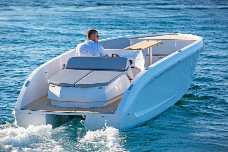 Boat Rental in Santa Maria Di Leuca · Mana 23 () - Caves and Coastline Highlights