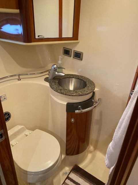 ⭐️⭐️⭐️⭐️⭐️ Private 🛥️ Yacht Rentals ⏰ 2h 🍾 Champagne Gift - Itinerary and Starting Location