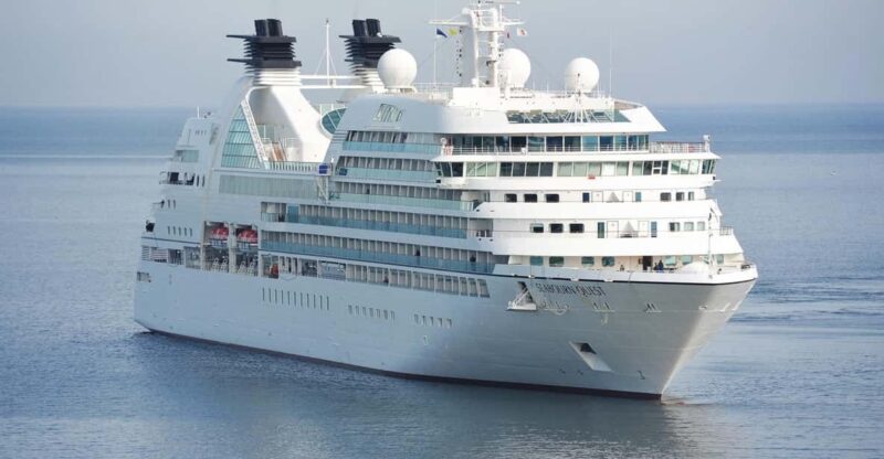 Private Round-Trip Transfer: From Heathrow↔Southampton Port. - Vehicle Specifications and Amenities