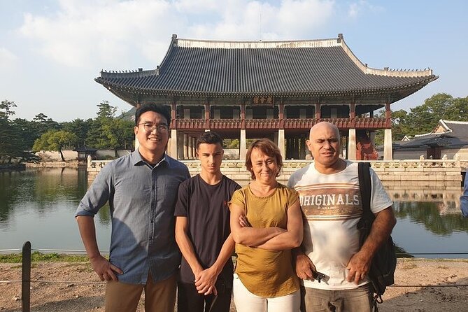 Seoul : Custom Walking Tour With a Local Guide (Private Tour)