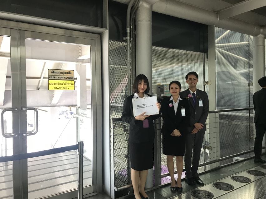Bangkok Airport: Guide Fasttrack Immigration Service (BKK) - Additional Services and Meeting Point