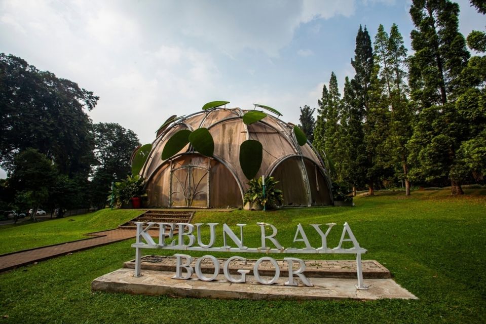 Jakarta: Bogor Botanical Gardens, With All Artists