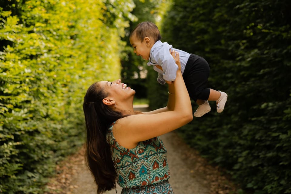 Private Photoshoot Walk at Eggenberg Palace in Graz - Photographer and Experience