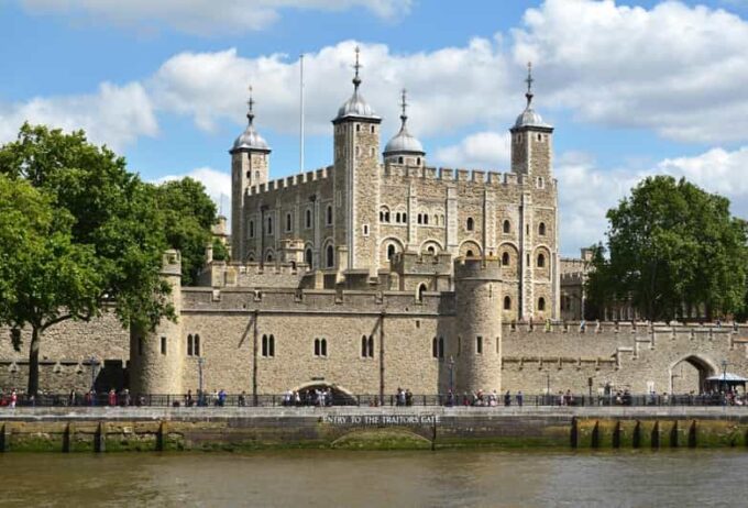 Private Round-trip Transfer: Heathrow Airport ↔ Colchester. - Customization Options
