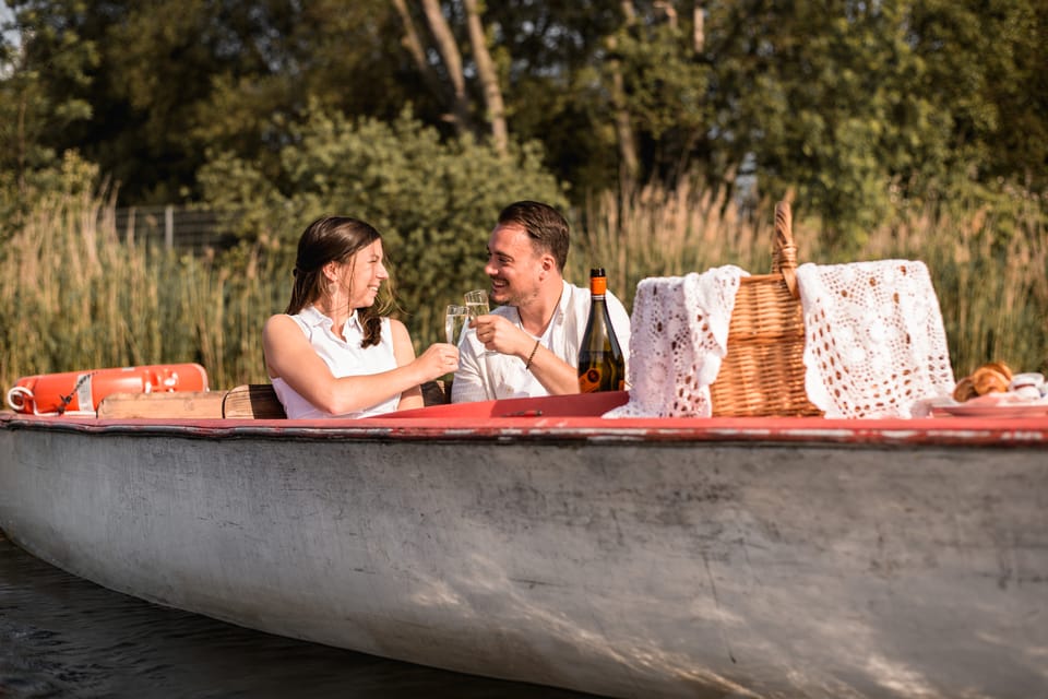 Vienna: Retro Boat Tour on the Danube River With Picnic - Cruise the Old Danube